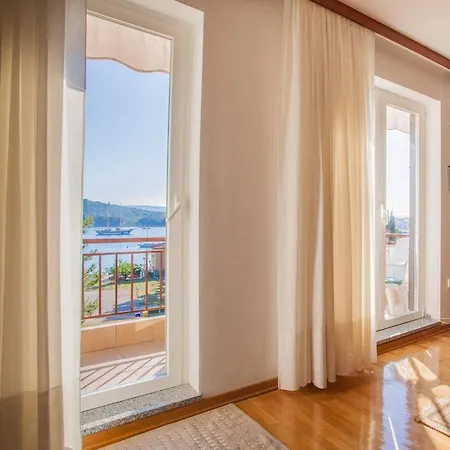Apartament Panorama With Private Parking Cres